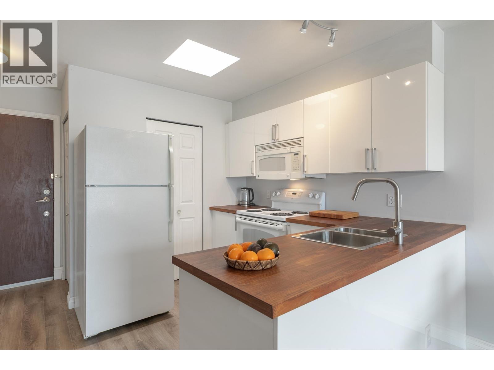 Ph11 418 E Broadway, Vancouver, British Columbia  V5T 1X2 - Photo 5 - R3053392