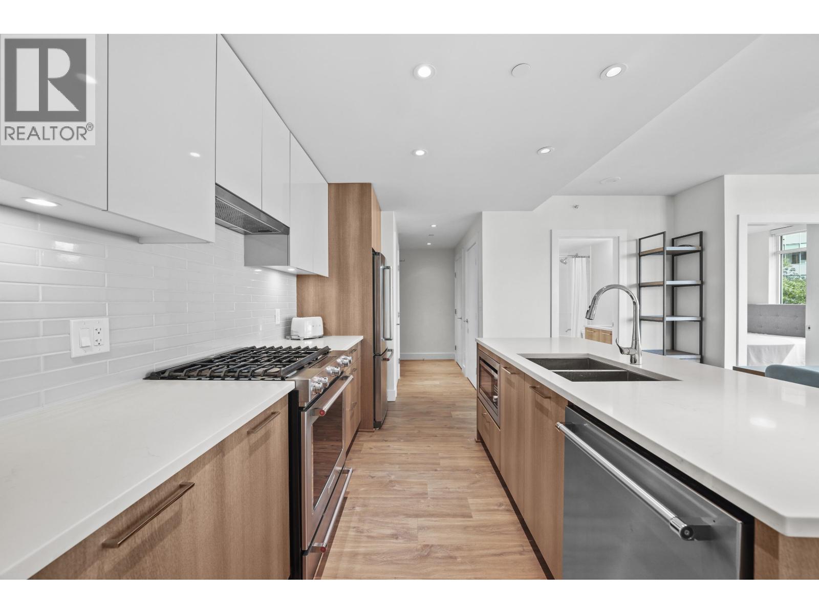 209 258 Nelson's Court, New Westminster, British Columbia  V3L 0J9 - Photo 4 - R3053417