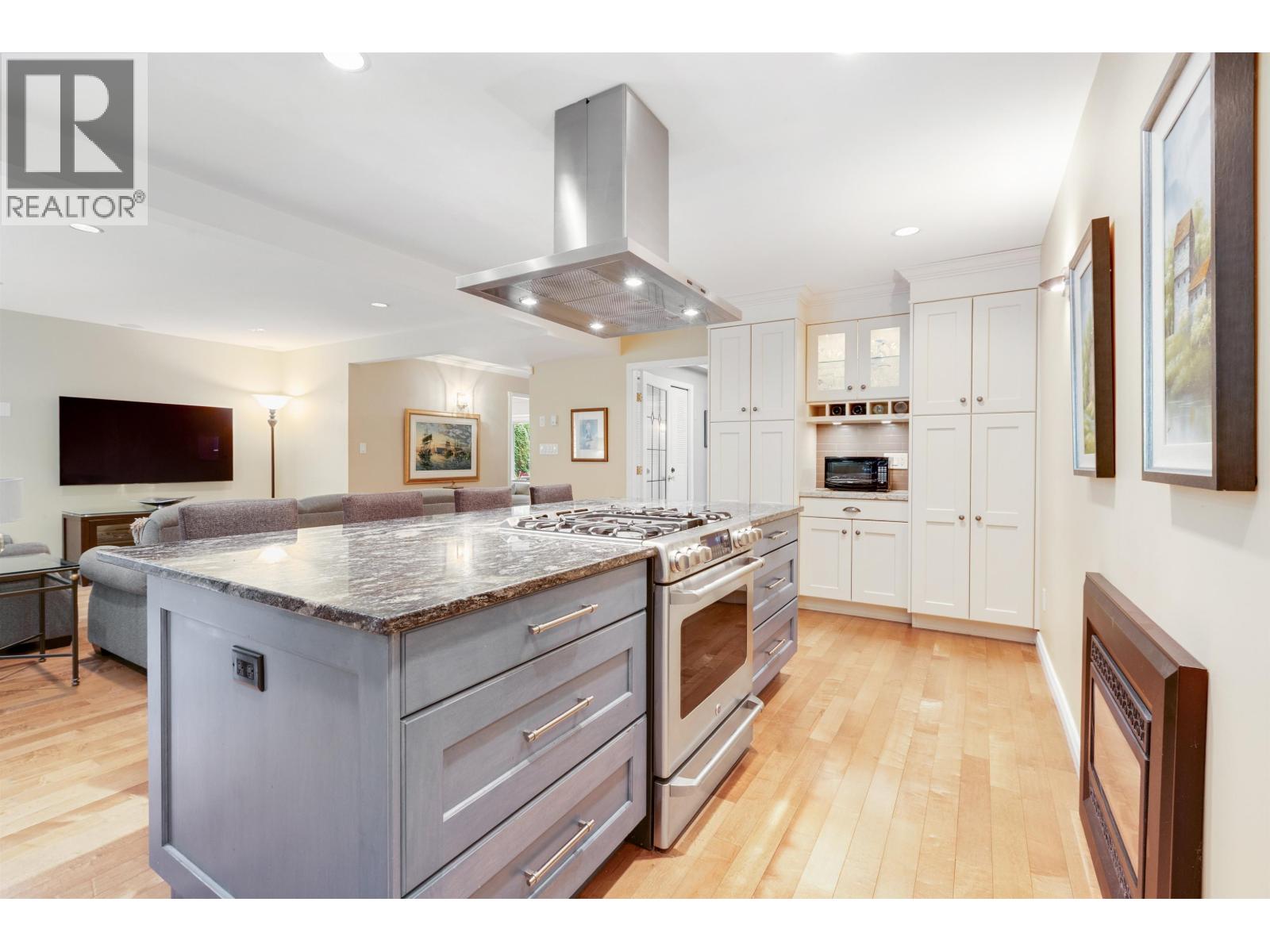 5395 Opal Place, Richmond, British Columbia  V7C 5B4 - Photo 5 - R3053374