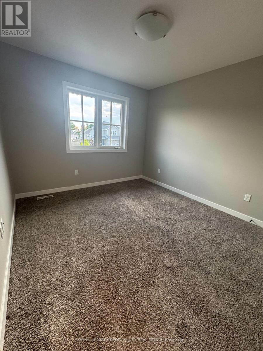 125 Denrich Avenue, Tillsonburg, Ontario  N4G 0H2 - Photo 14 - X12433235