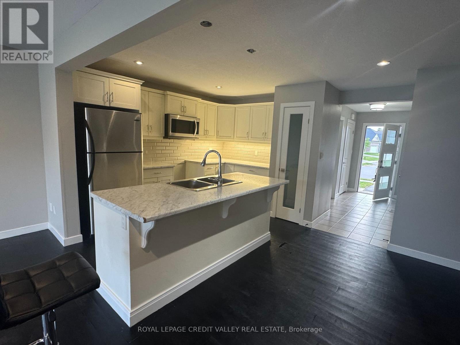 125 Denrich Avenue, Tillsonburg, Ontario  N4G 0H2 - Photo 4 - X12433235