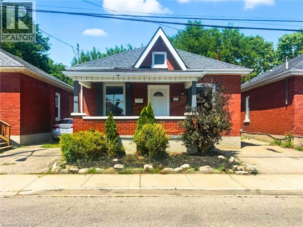13 Salisbury Avenue, Brantford, Ontario  N3S 1M6 - Photo 1 - 40774583