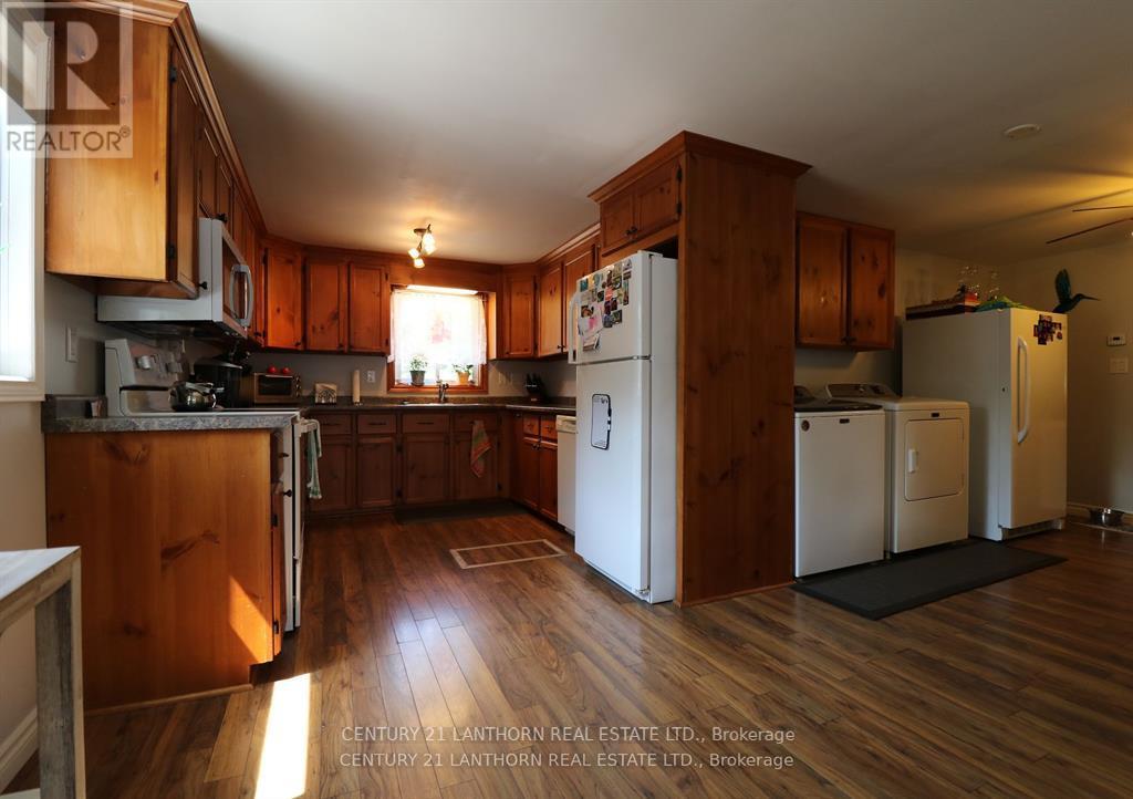 13 St Philip Street, Prince Edward County, Ontario  K0K 2P0 - Photo 6 - X12396872