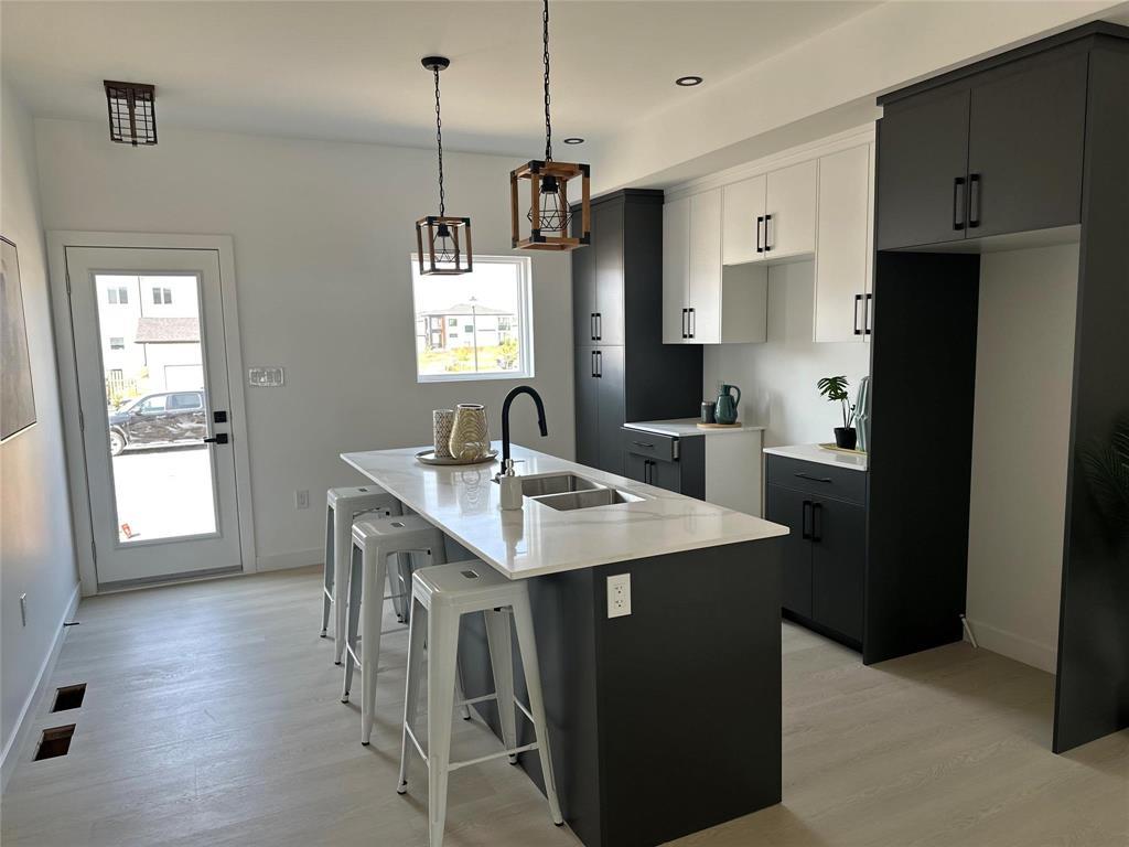 203 Cheema Drive, Winnipeg, Manitoba  R2R 3B4 - Photo 3 - 202521760