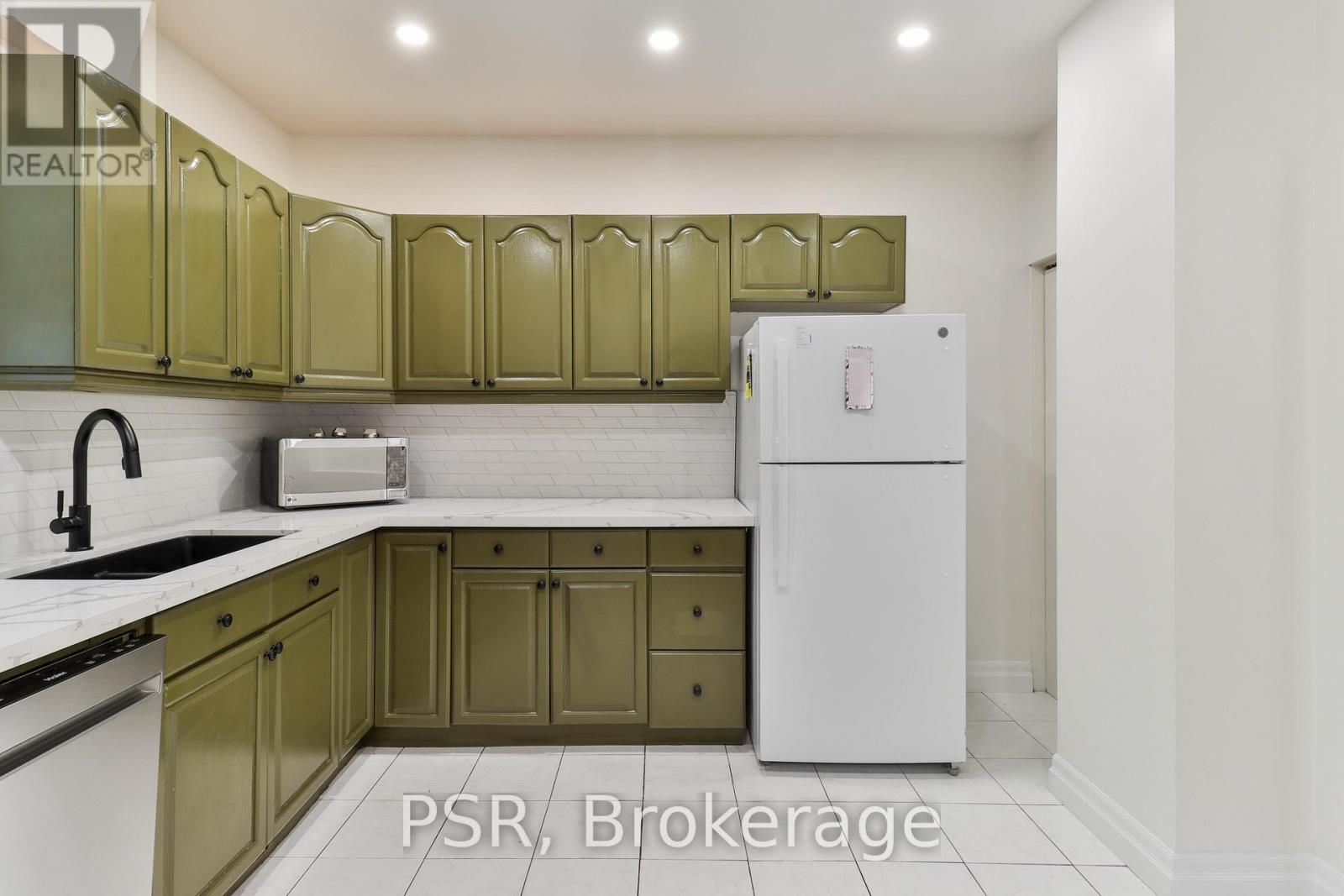 212 Coxwell Avenue, Toronto, Ontario  M4L 3B2 - Photo 13 - E12433269