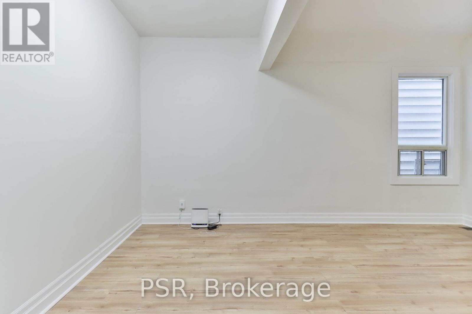 212 Coxwell Avenue, Toronto, Ontario  M4L 3B2 - Photo 4 - E12433269