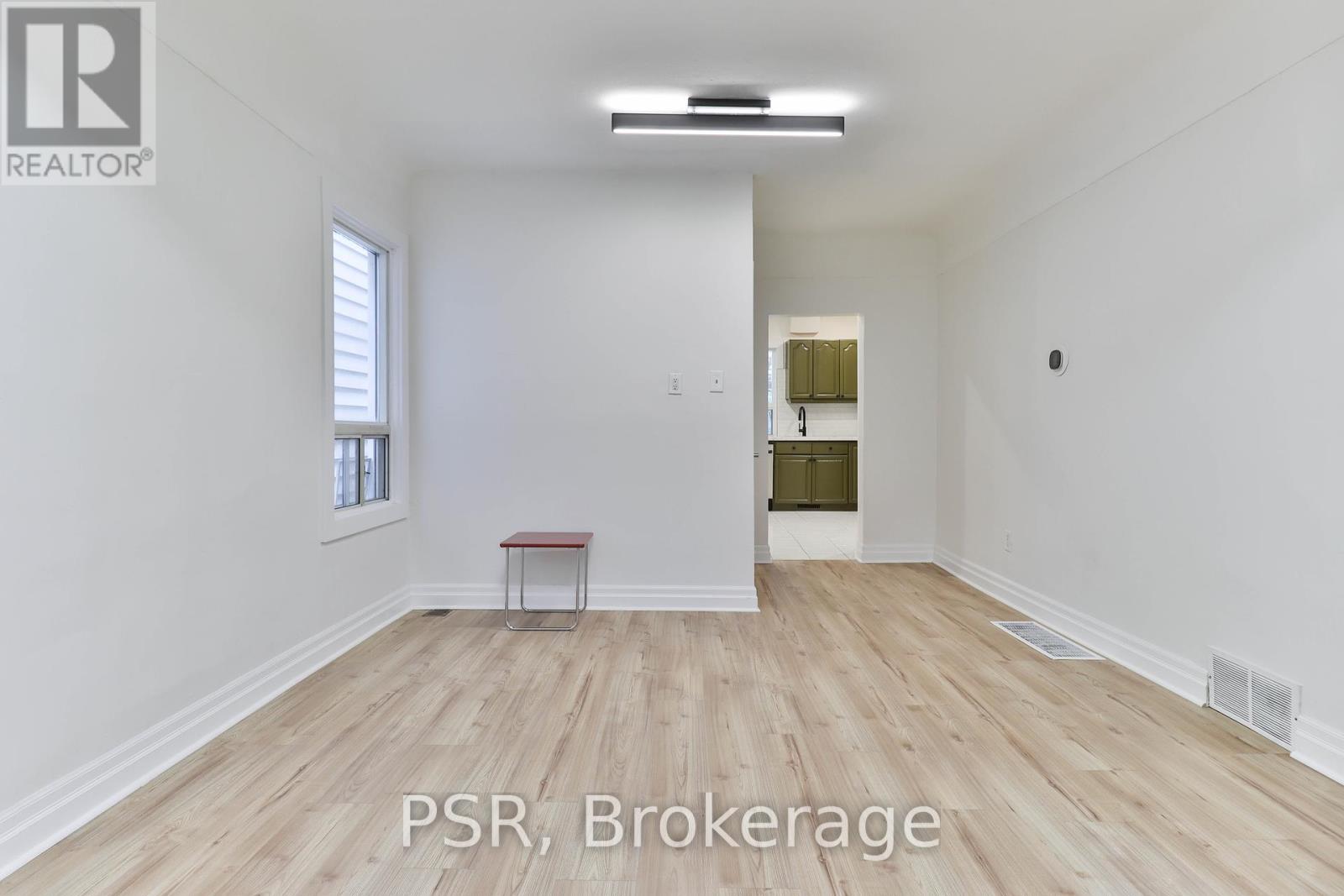 212 Coxwell Avenue, Toronto, Ontario  M4L 3B2 - Photo 5 - E12433269