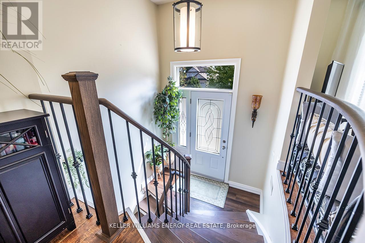 623 Dunrobin Court, Oshawa, Ontario  L1J 7P2 - Photo 4 - E12433315