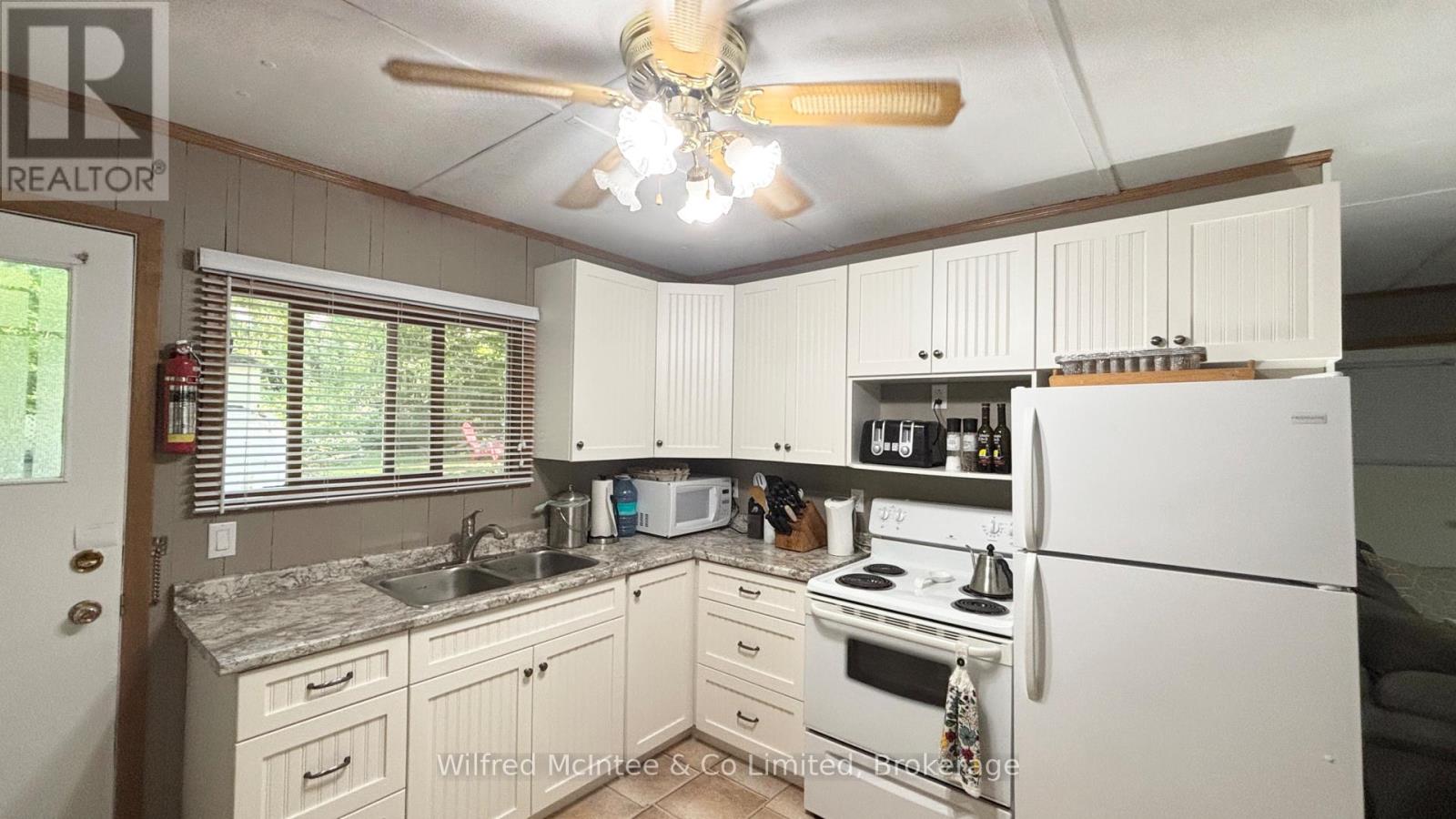 228 Thompson Avenue, Native Leased Lands, Ontario  N0H 2G0 - Photo 27 - X12433318