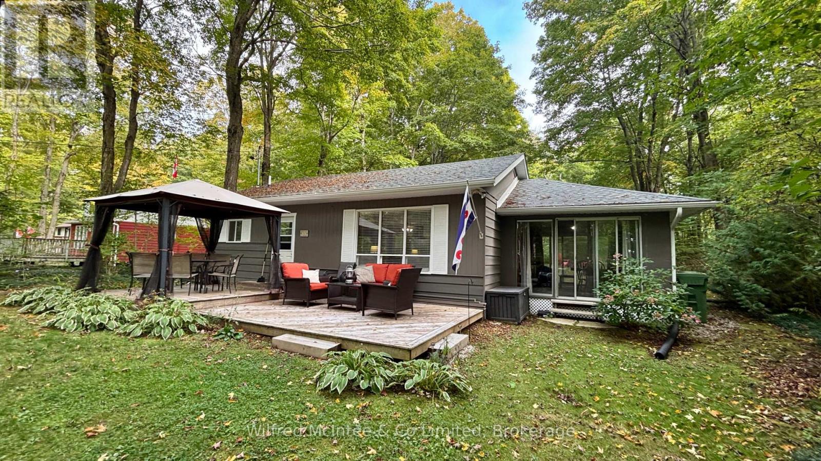 228 Thompson Avenue, Native Leased Lands, Ontario  N0H 2G0 - Photo 5 - X12433318