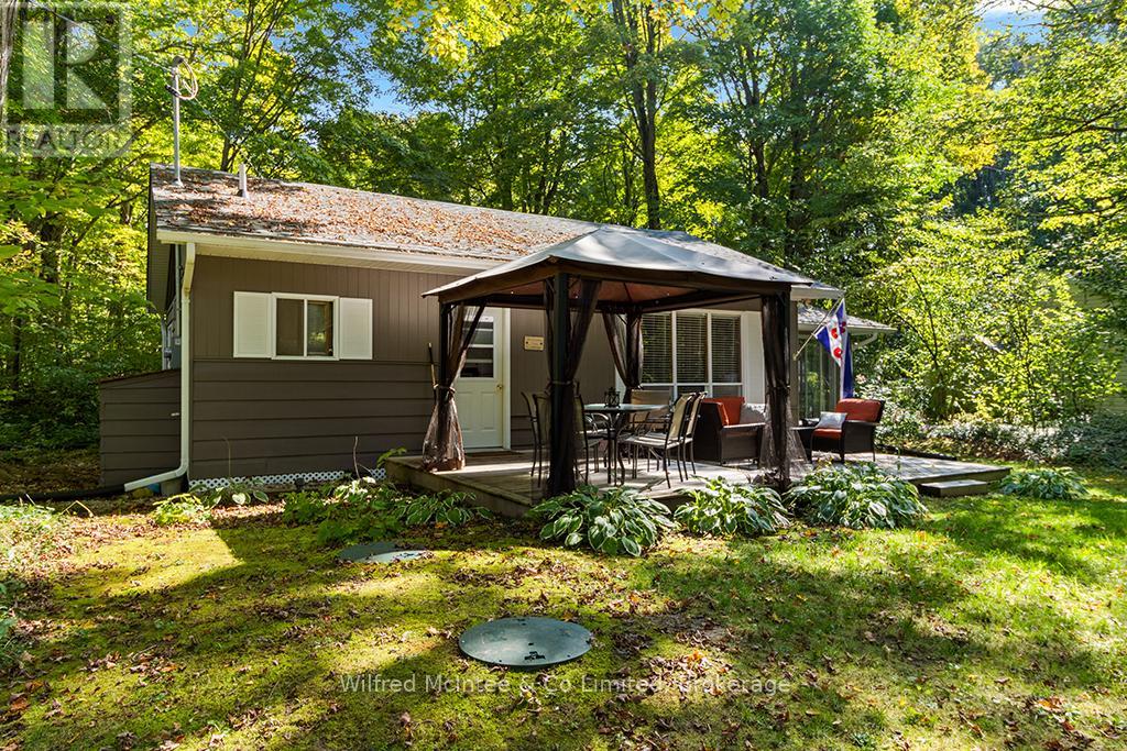 228 Thompson Avenue, Native Leased Lands, Ontario  N0H 2G0 - Photo 9 - X12433318