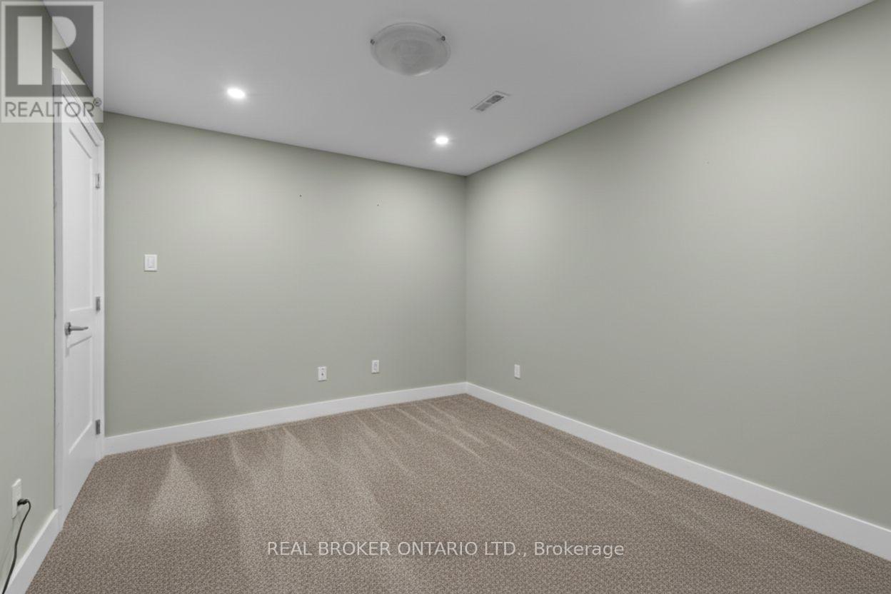 268 Johnson Street, Barrie, Ontario  L4M 6S8 - Photo 11 - S12433278