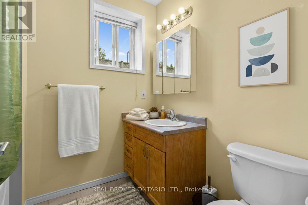 268 Johnson Street, Barrie, Ontario  L4M 6S8 - Photo 7 - S12433278
