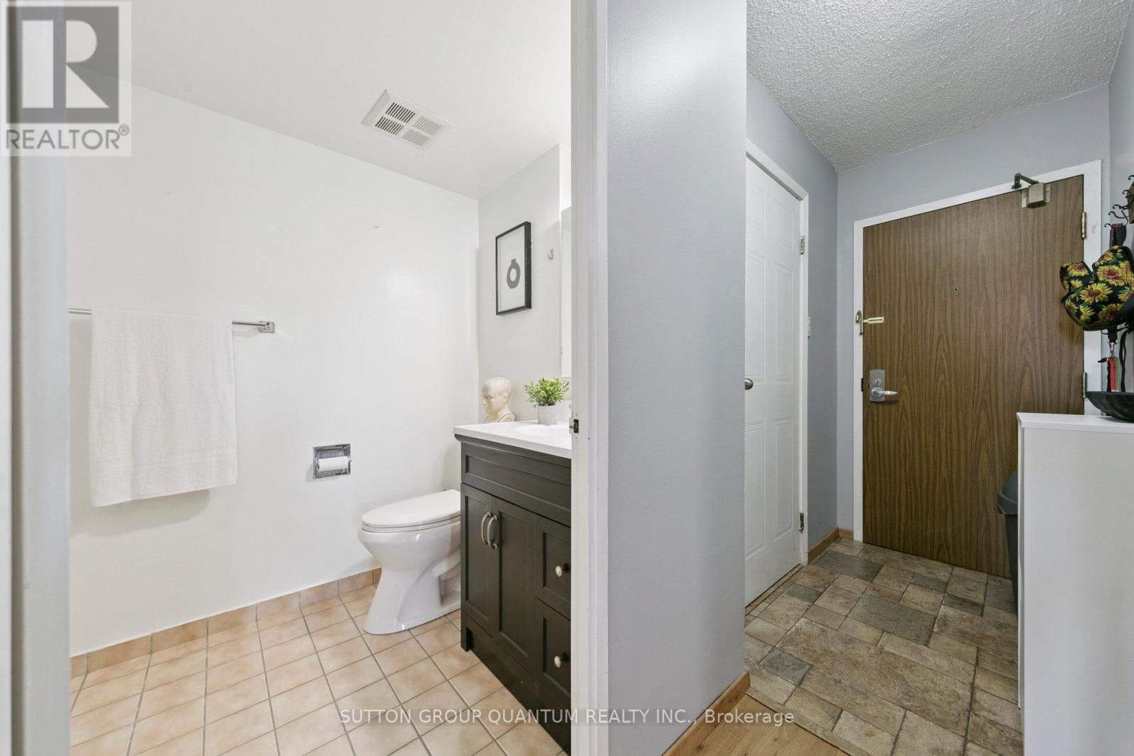 611 - 1110 Walden Circle, Mississauga (Clarkson), Ontario  L5J 4R3 - Photo 7 - W12433265