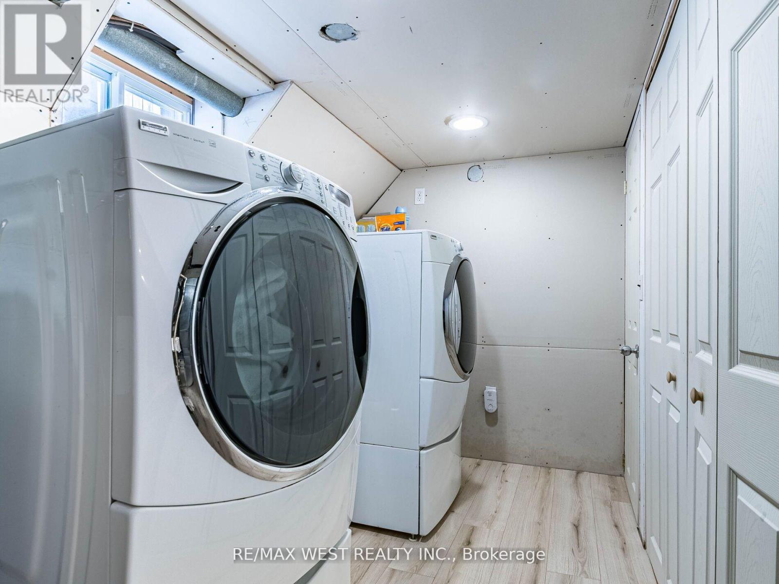 76 Laburnham Avenue, Toronto, Ontario  M8W 1S8 - Photo 16 - W12433270