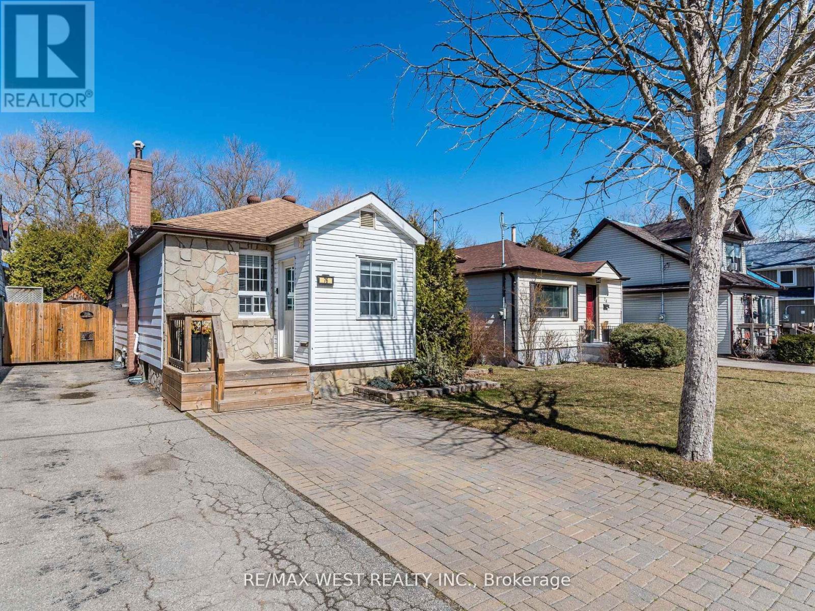 76 Laburnham Avenue, Toronto, Ontario  M8W 1S8 - Photo 29 - W12433270