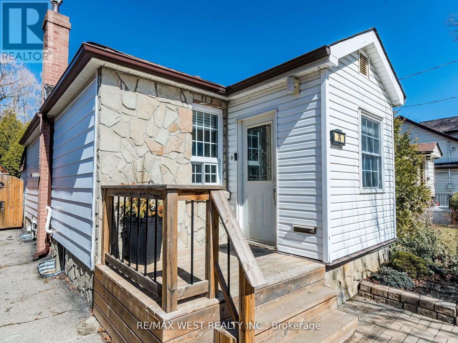 76 Laburnham Avenue, Toronto, Ontario  M8W 1S8 - Photo 36 - W12433270