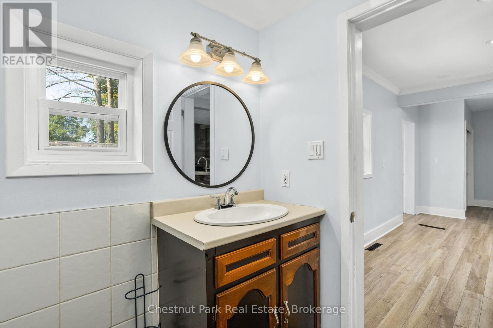 615 Bay Street, Gravenhurst, Ontario  P1P 1G8 - Photo 12 - X12397217