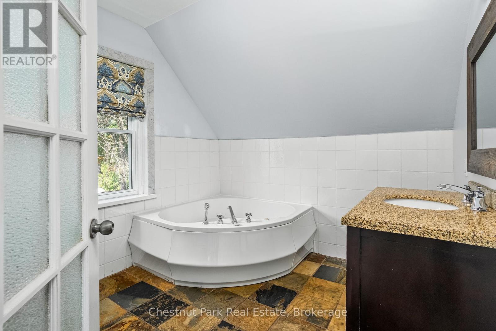 615 Bay Street, Gravenhurst, Ontario  P1P 1G8 - Photo 18 - X12397217