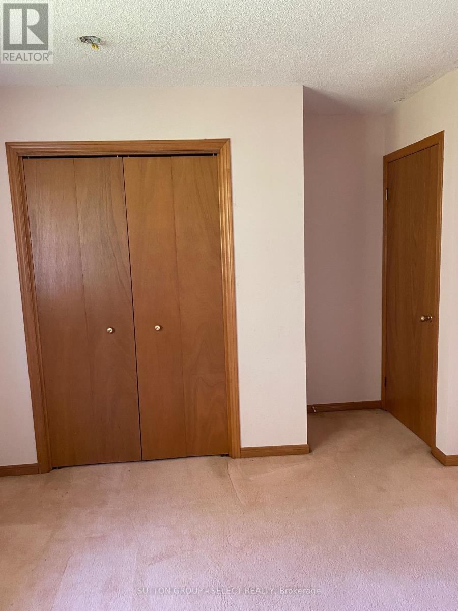 8579 Glendon Drive, Strathroy-Caradoc, Ontario  N0L 1W0 - Photo 13 - X12432502