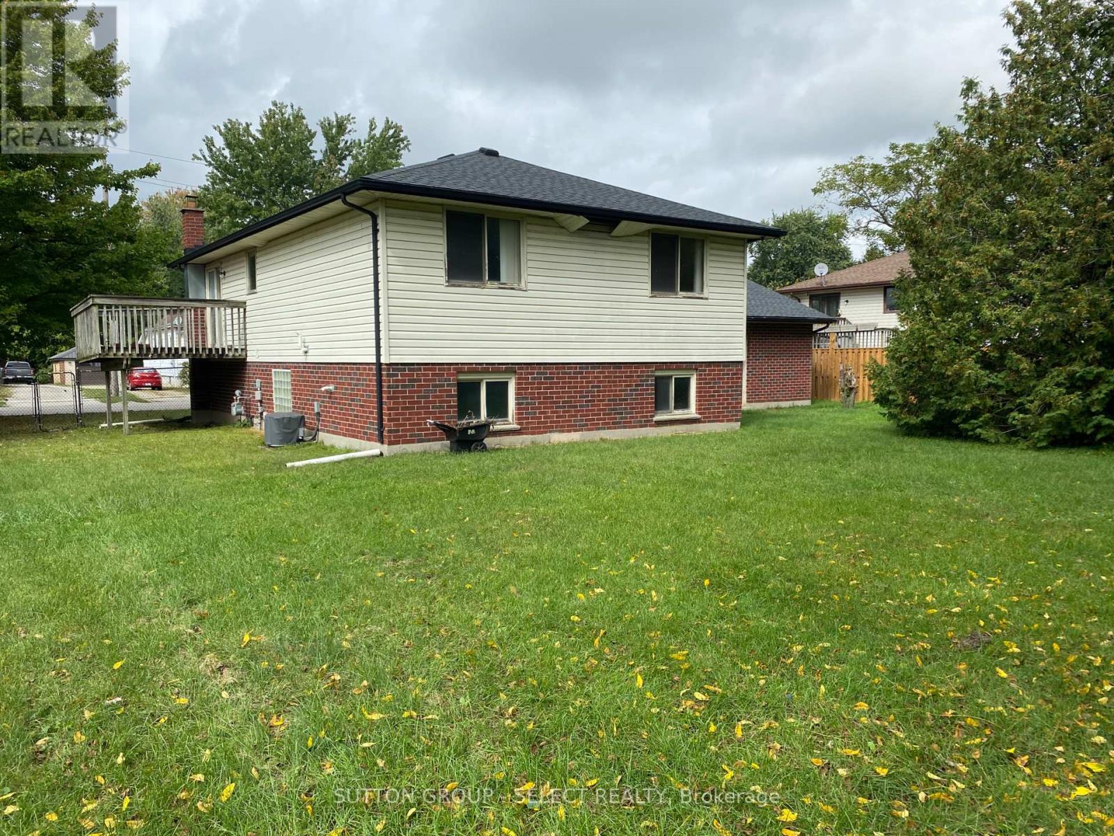 8579 Glendon Drive, Strathroy-Caradoc, Ontario  N0L 1W0 - Photo 26 - X12432502