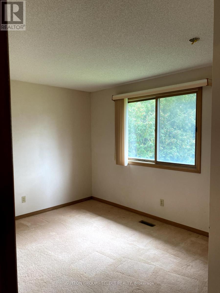 8579 Glendon Drive, Strathroy-Caradoc, Ontario  N0L 1W0 - Photo 14 - X12432502