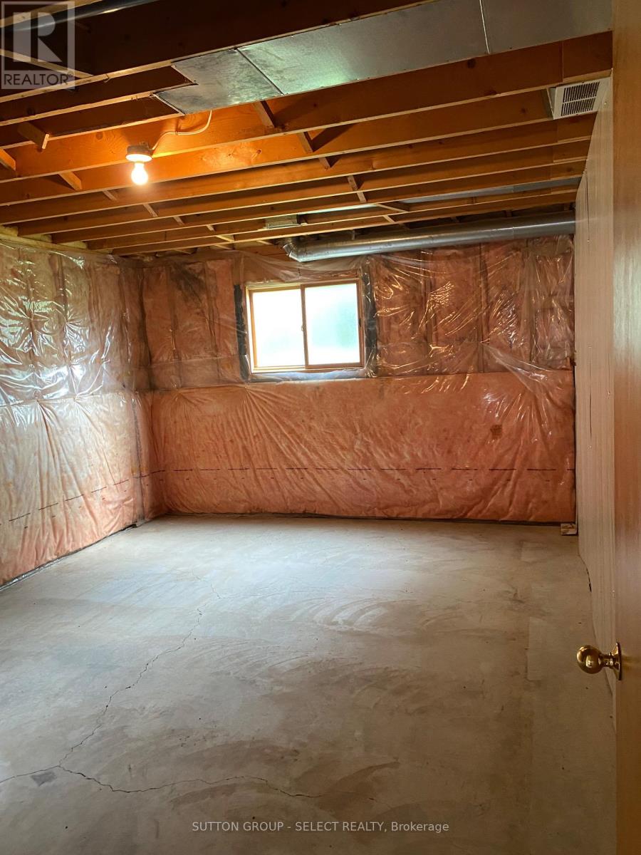 8579 Glendon Drive, Strathroy-Caradoc, Ontario  N0L 1W0 - Photo 24 - X12432502