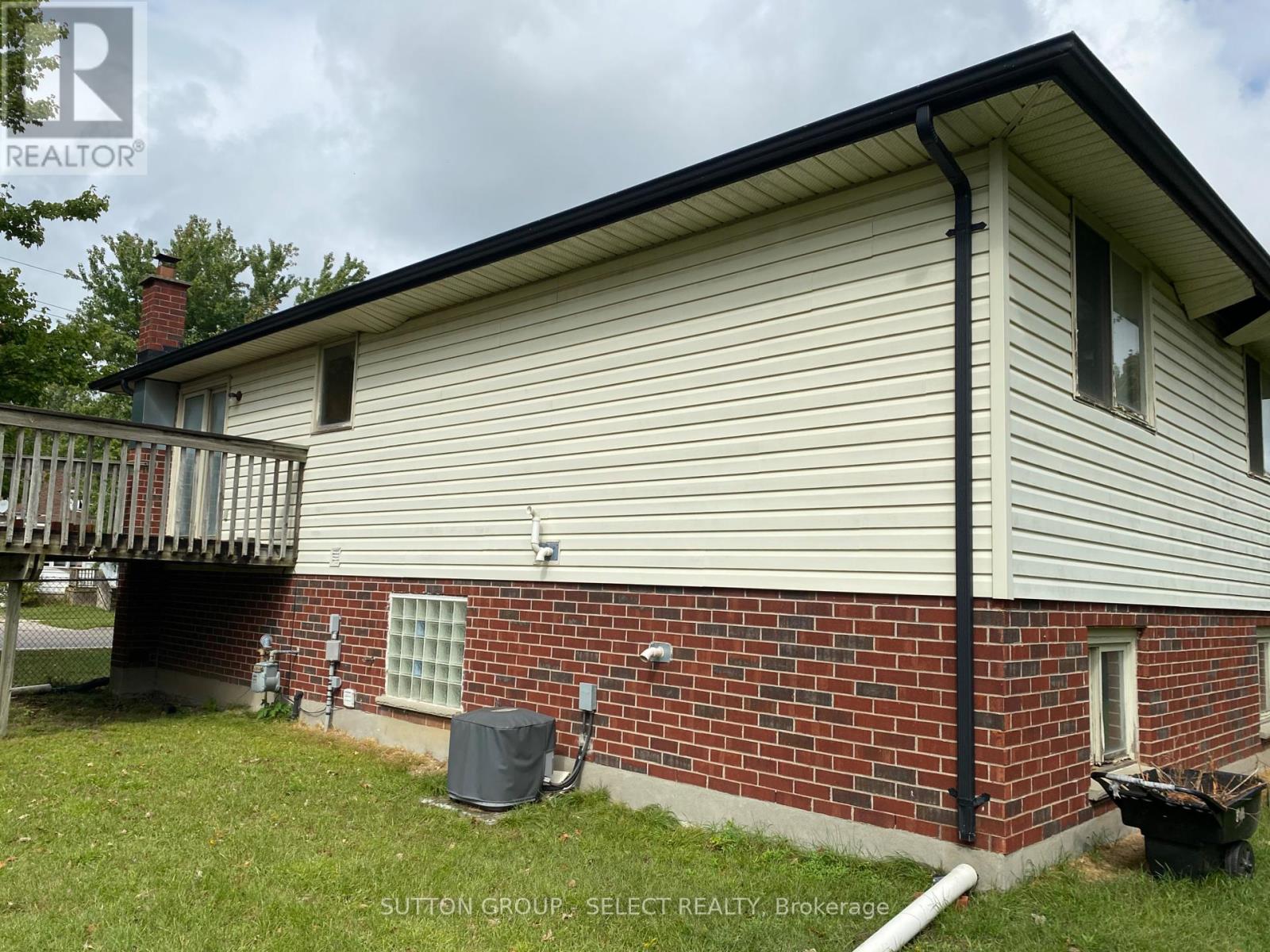 8579 Glendon Drive, Strathroy-Caradoc, Ontario  N0L 1W0 - Photo 34 - X12432502