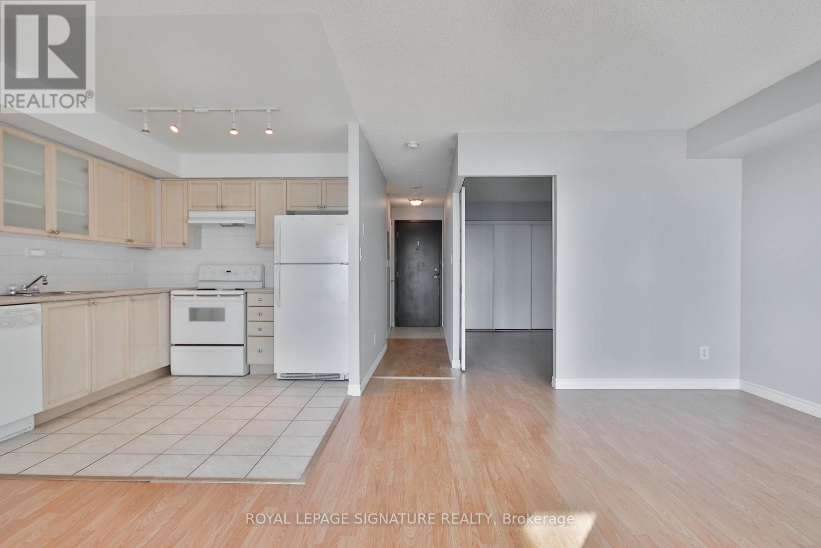 502 - 410 Queens Quay W, Toronto, Ontario  M5V 3T1 - Photo 4 - C12433285