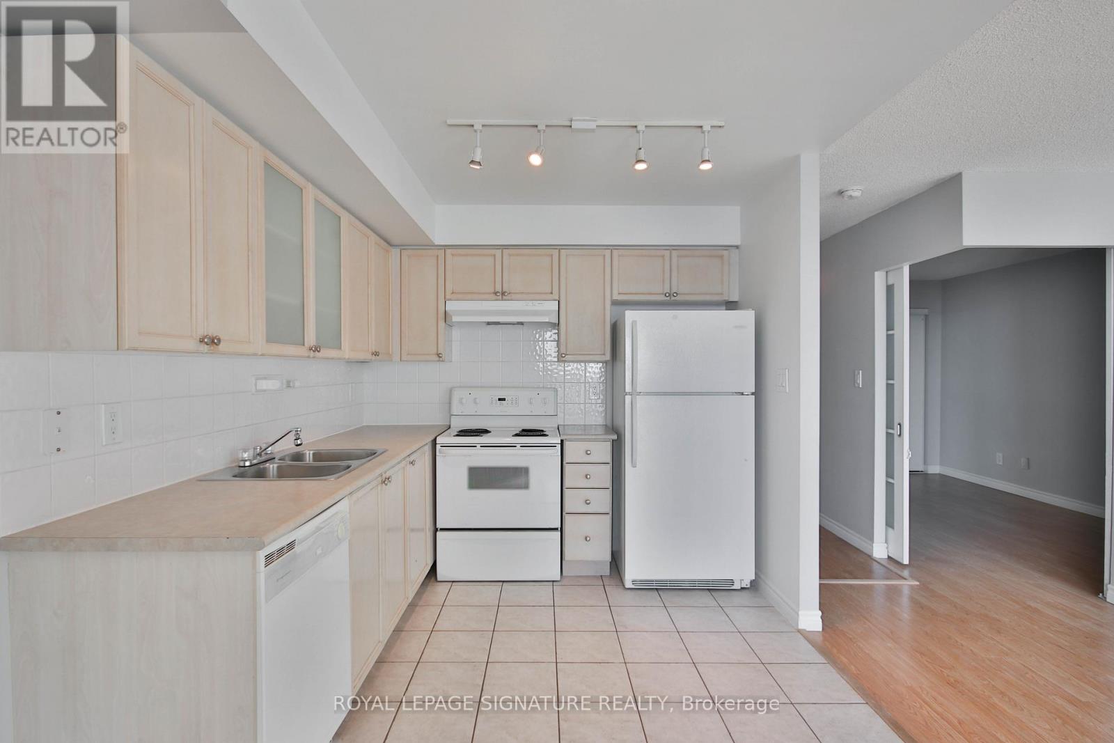 502 - 410 Queens Quay W, Toronto, Ontario  M5V 3T1 - Photo 5 - C12433285