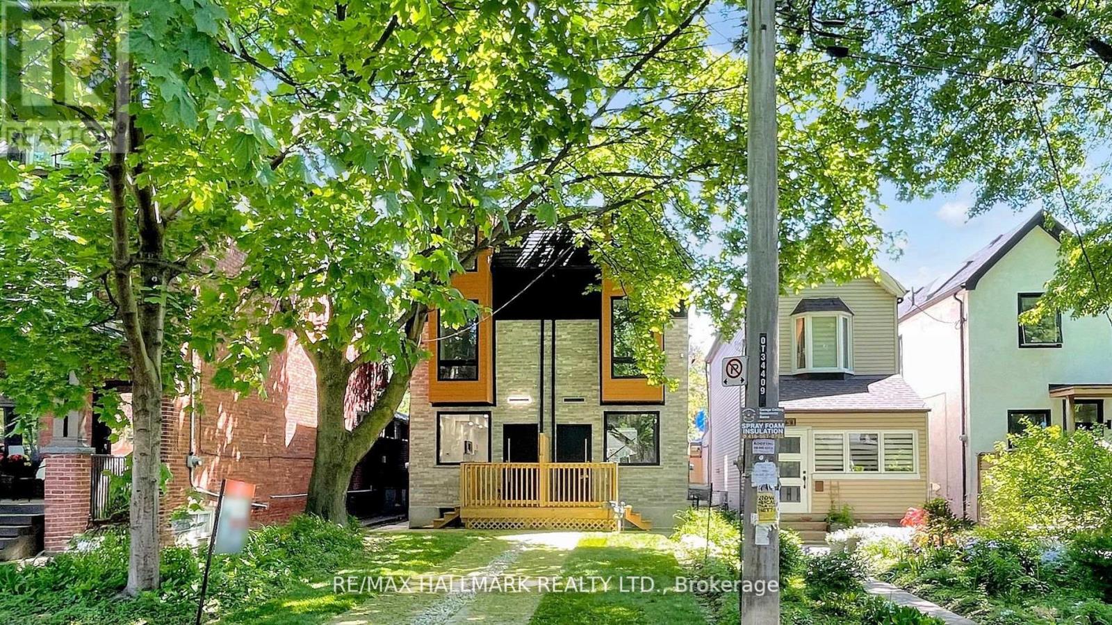 755 MANNING AVENUE, Toronto, Ontario