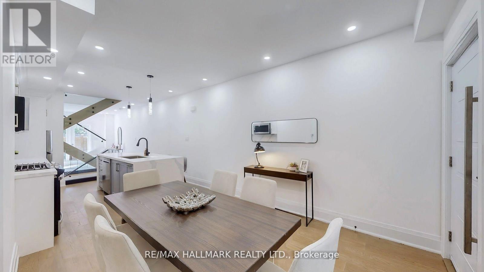 755 Manning Avenue, Toronto, Ontario  M6G 2W5 - Photo 3 - C12433331