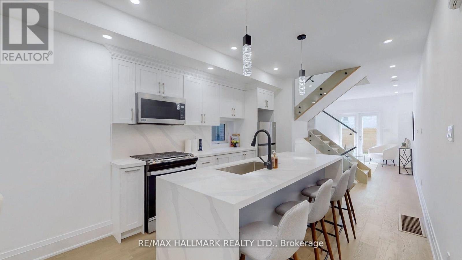 755 Manning Avenue, Toronto, Ontario  M6G 2W5 - Photo 4 - C12433331