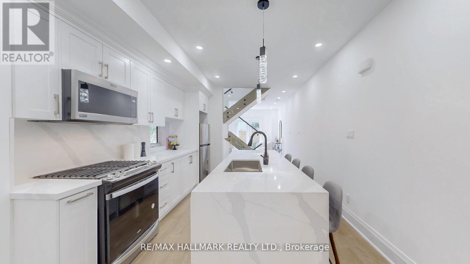 755 Manning Avenue, Toronto, Ontario  M6G 2W5 - Photo 5 - C12433331