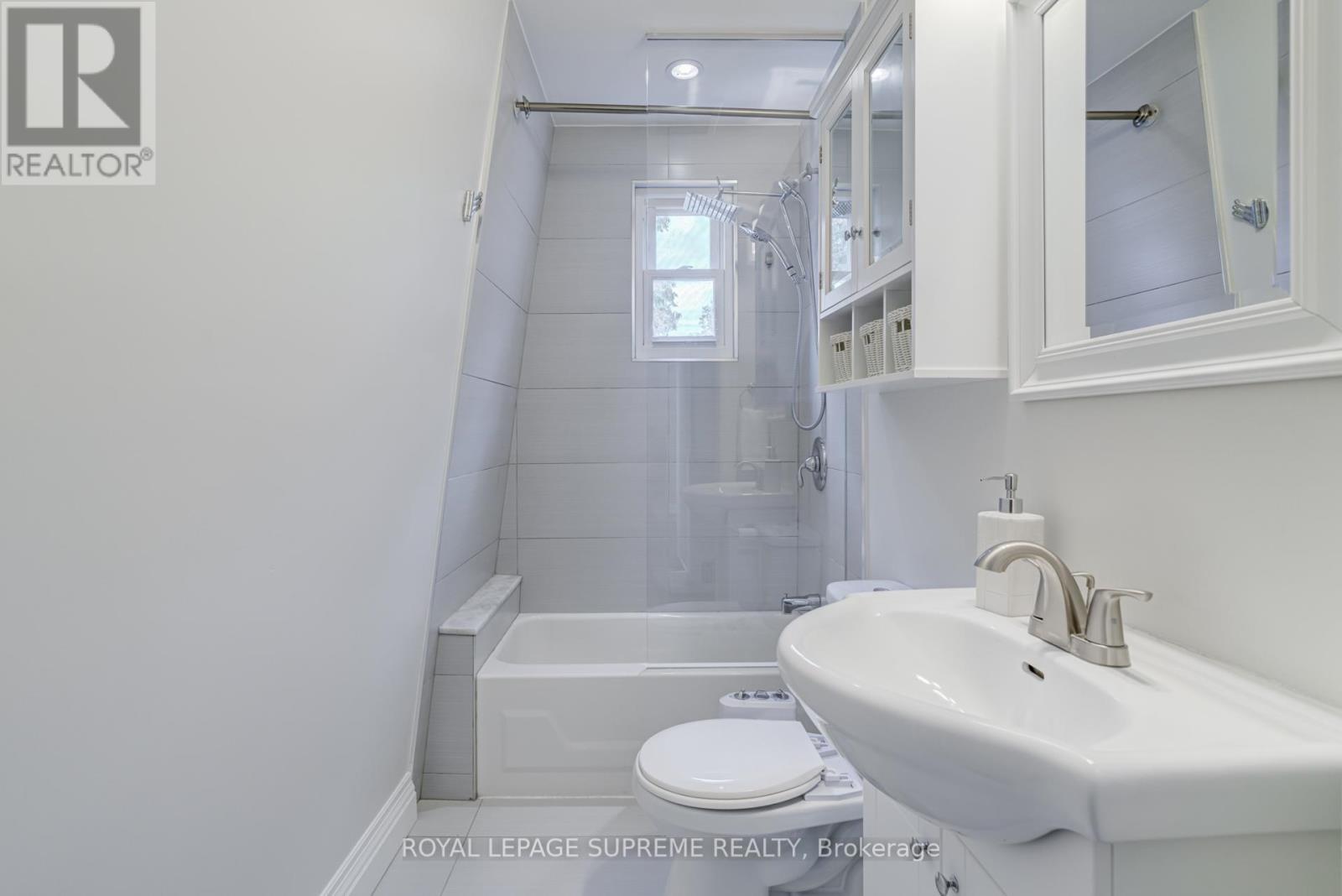 313 Cedarvale Avenue, Toronto, Ontario  M4C 4K3 - Photo 16 - E12433339