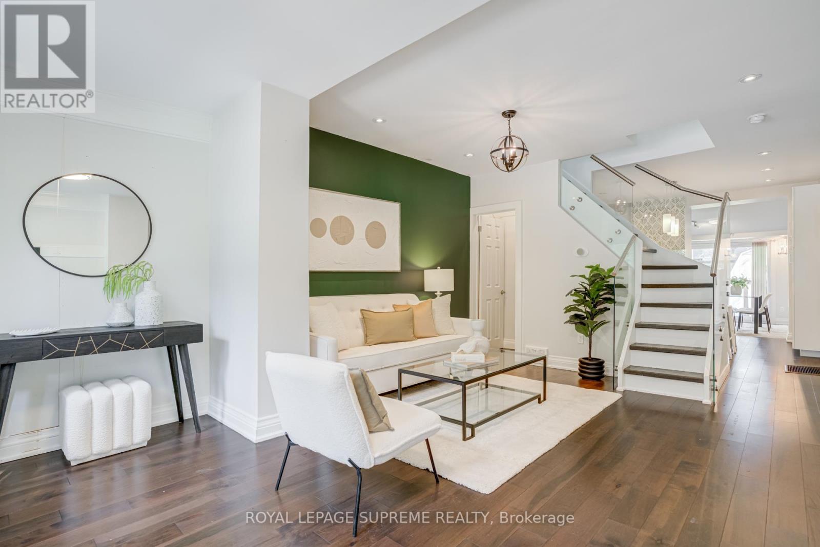 313 Cedarvale Avenue, Toronto, Ontario  M4C 4K3 - Photo 3 - E12433339