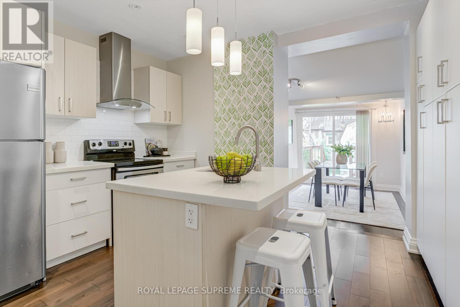 313 Cedarvale Avenue, Toronto, Ontario  M4C 4K3 - Photo 6 - E12433339