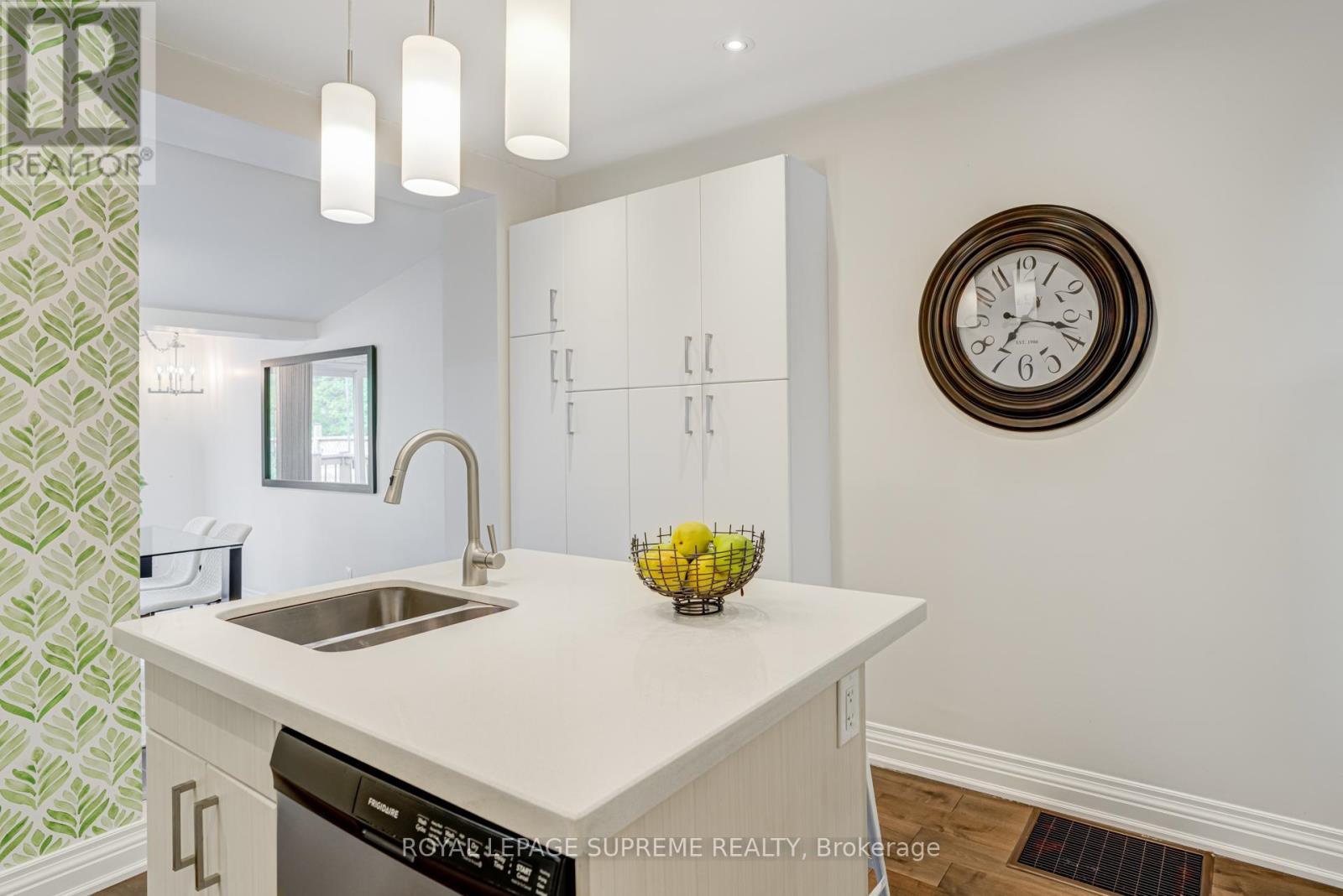 313 Cedarvale Avenue, Toronto, Ontario  M4C 4K3 - Photo 9 - E12433339
