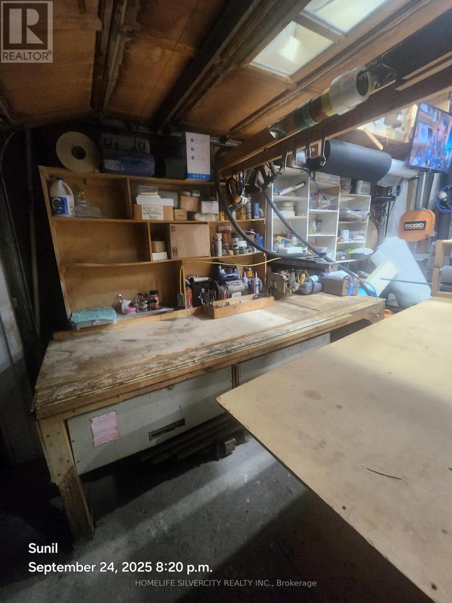 324 Conestoga Drive, Brampton (Heart Lake West), Ontario  L6Z 2T1 - Photo 7 - W12425253