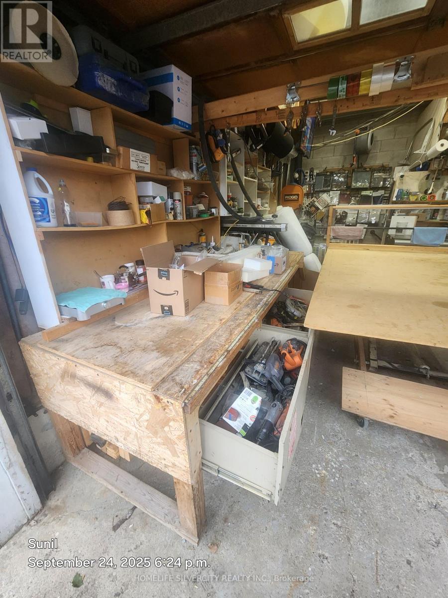 324 Conestoga Drive, Brampton (Heart Lake West), Ontario  L6Z 2T1 - Photo 3 - W12425253