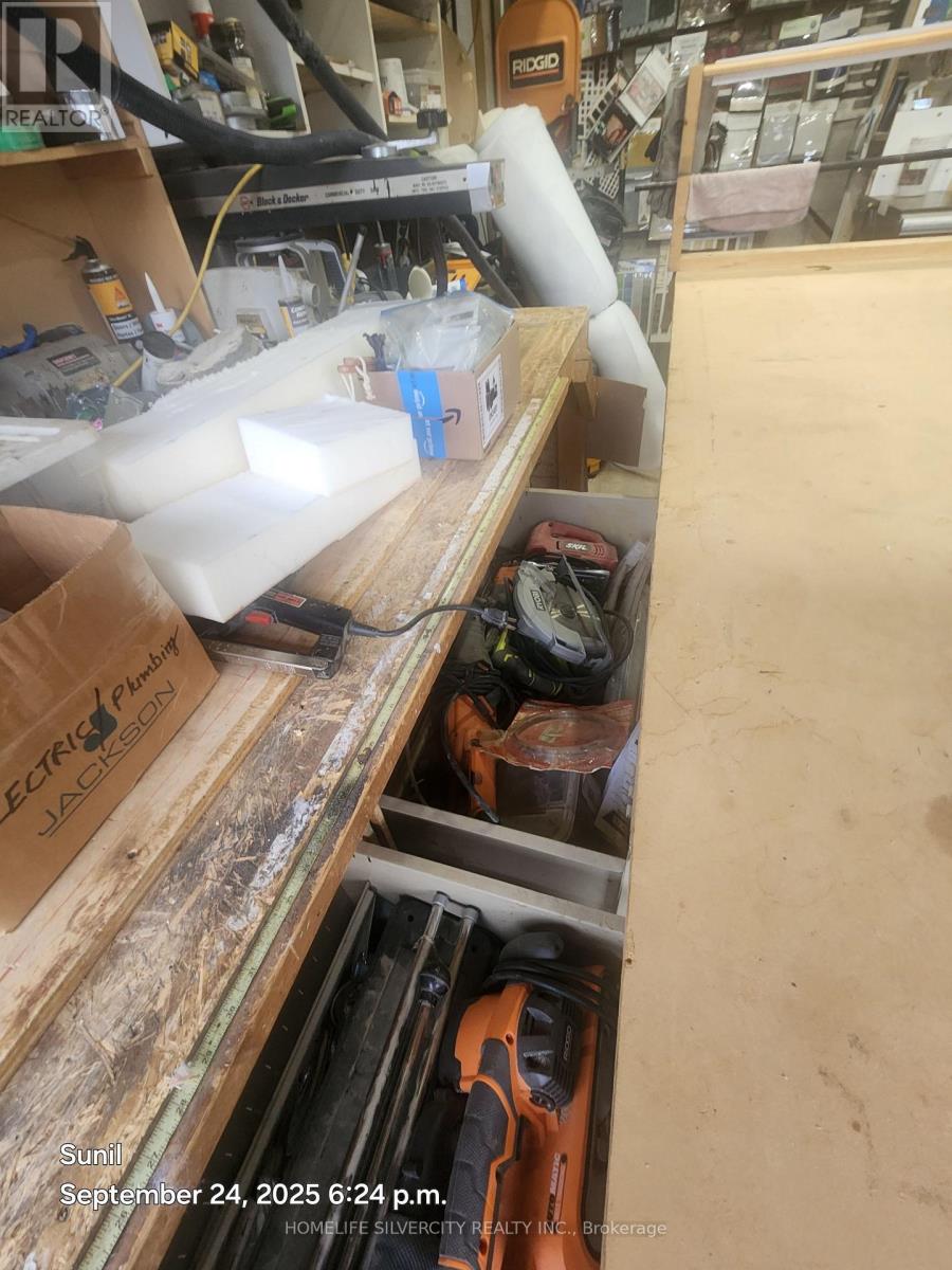 324 Conestoga Drive, Brampton (Heart Lake West), Ontario  L6Z 2T1 - Photo 5 - W12425253