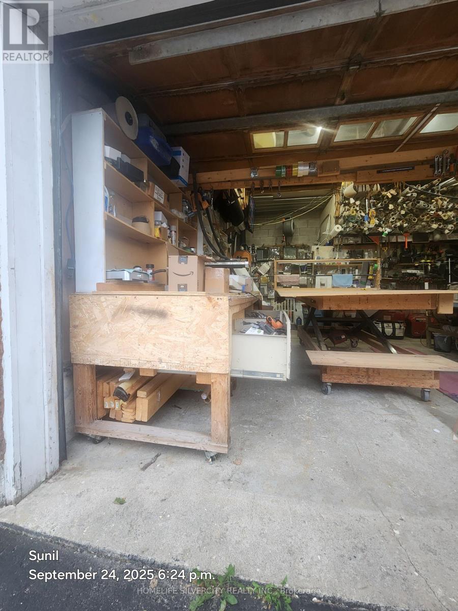 324 Conestoga Drive, Brampton (Heart Lake West), Ontario  L6Z 2T1 - Photo 6 - W12425253