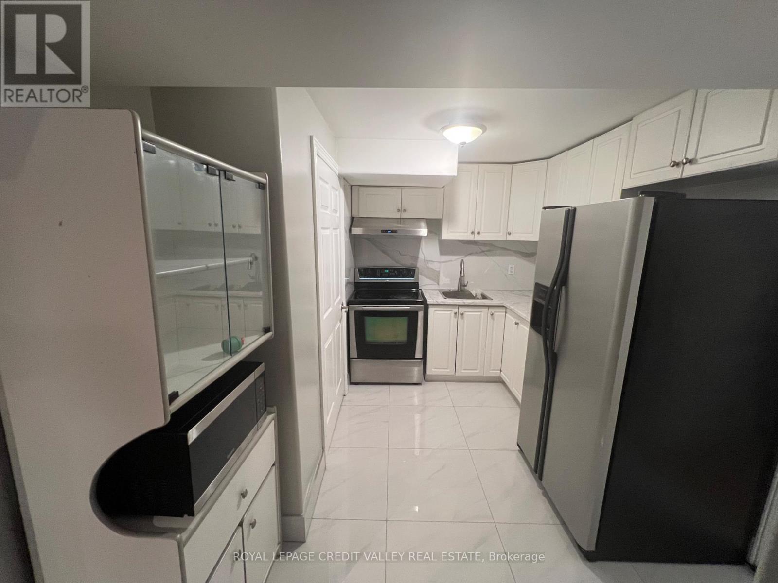 Bsmt - 7 Albright Road, Brampton, Ontario  L6X 5C8 - Photo 14 - W12433209