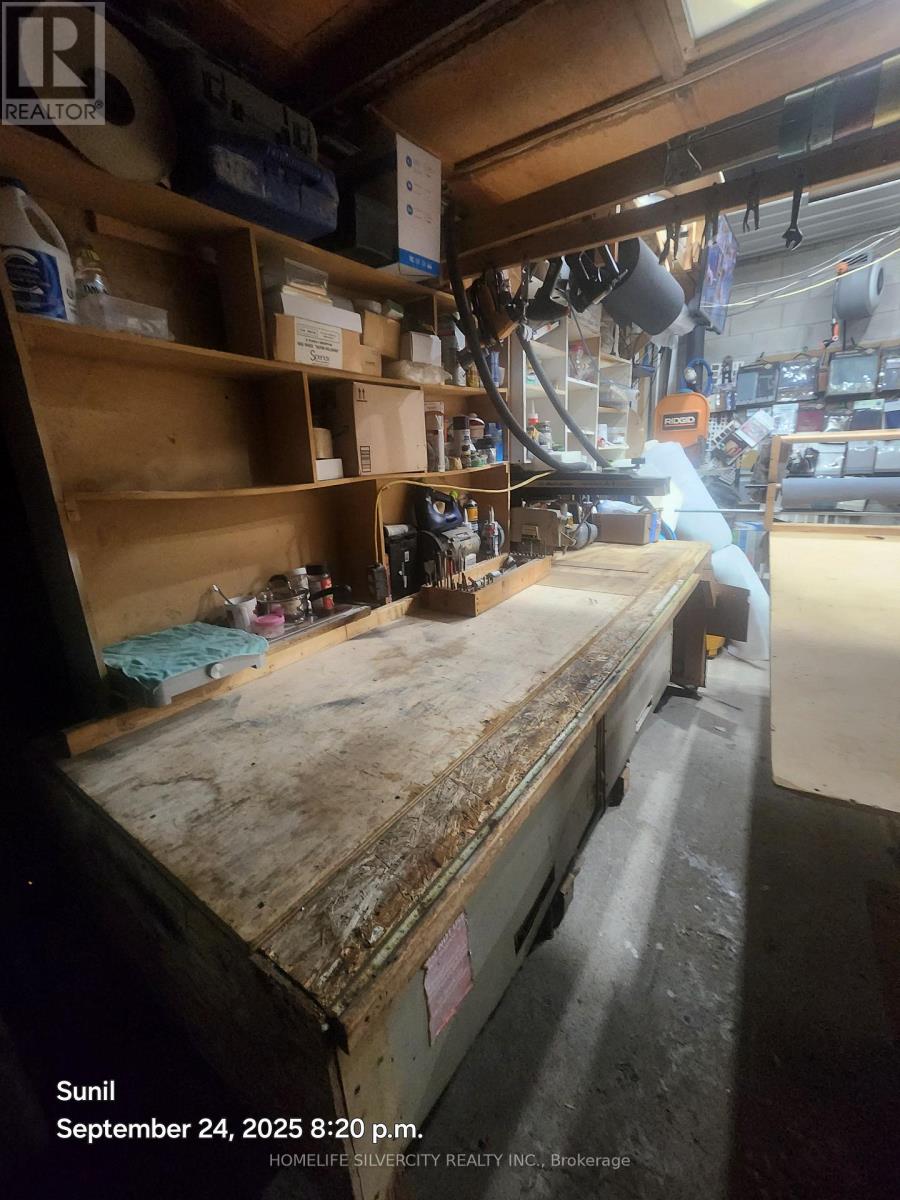 324 Conestoga Drive, Brampton (Heart Lake West), Ontario  L6Z 2T1 - Photo 8 - W12425253