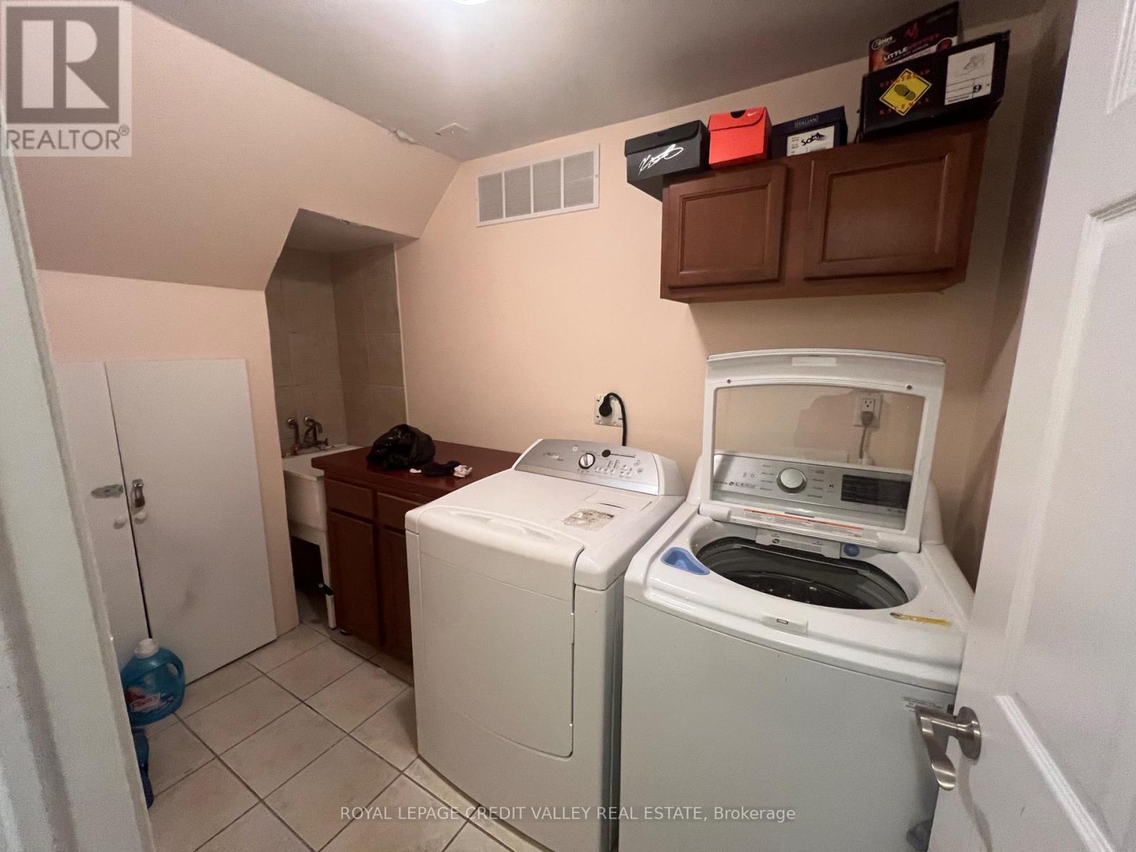 Bsmt - 7 Albright Road, Brampton, Ontario  L6X 5C8 - Photo 16 - W12433209