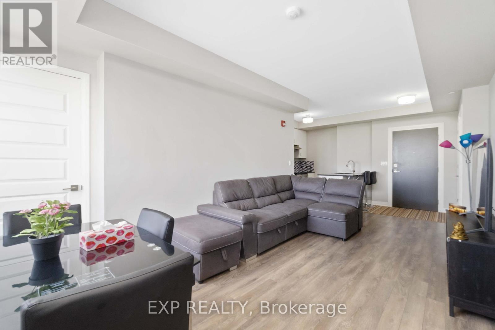 610 - 58 Adam Sellers Street, Markham, Ontario  L6B 1P5 - Photo 2 - N12433344