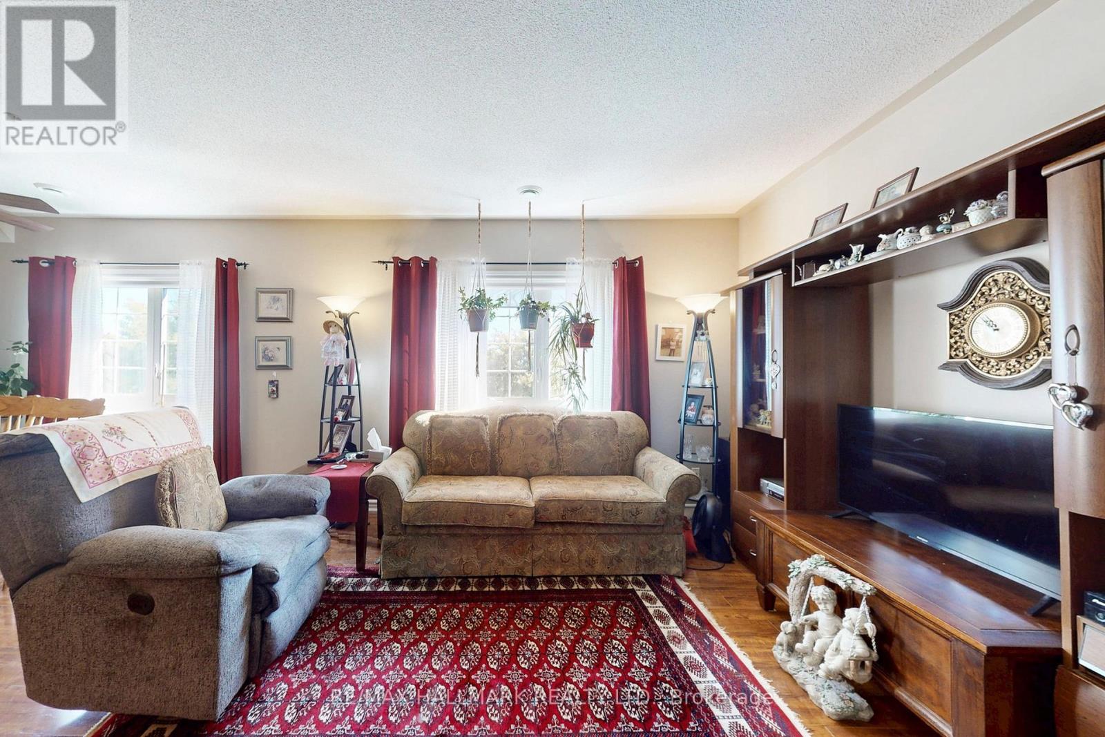 301 - 112 Simcoe Road, Bradford West Gwillimbury, Ontario  L3Z 1Y2 - Photo 13 - N12433354