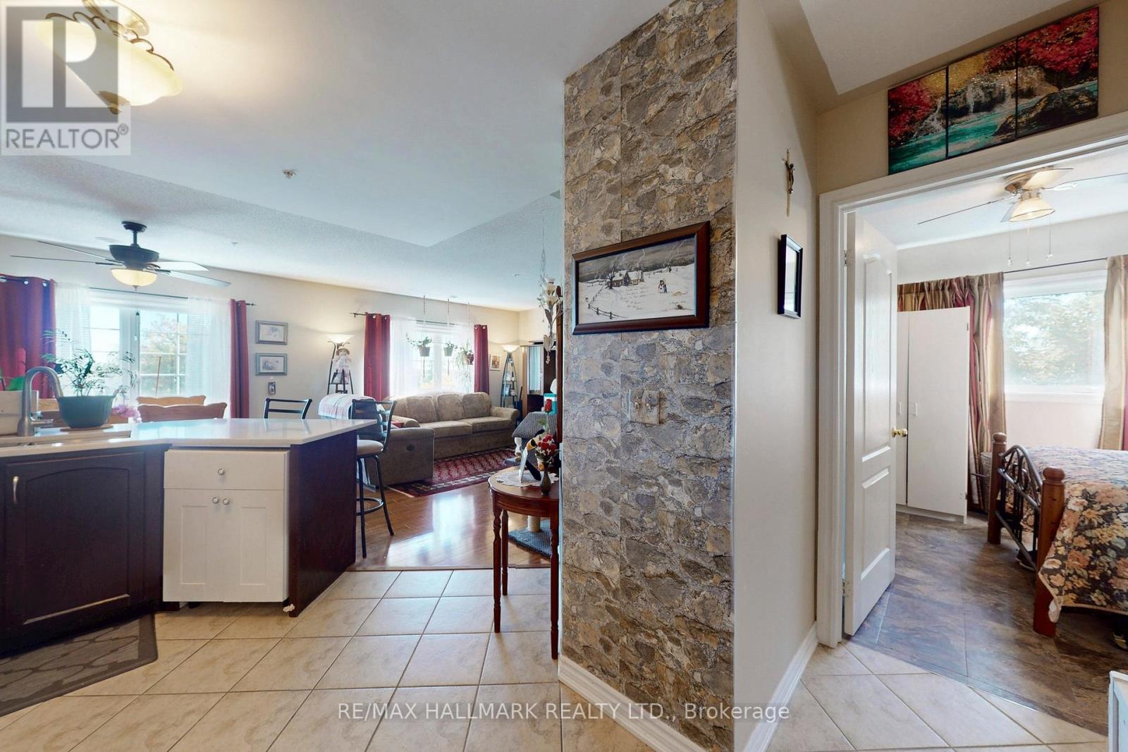 301 - 112 Simcoe Road, Bradford West Gwillimbury, Ontario  L3Z 1Y2 - Photo 4 - N12433354