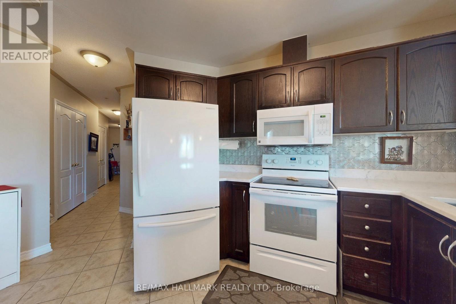 301 - 112 Simcoe Road, Bradford West Gwillimbury, Ontario  L3Z 1Y2 - Photo 6 - N12433354