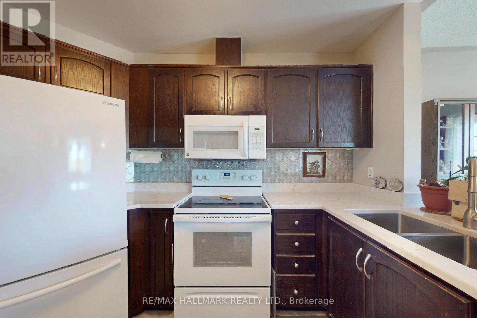 301 - 112 Simcoe Road, Bradford West Gwillimbury, Ontario  L3Z 1Y2 - Photo 7 - N12433354